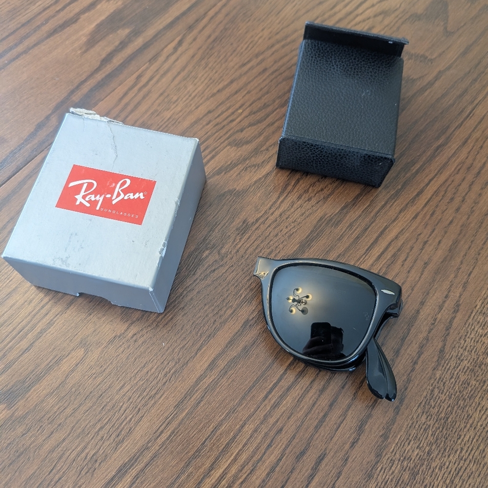 Ray-Ban Folding Wayfarer Black Sunglasses